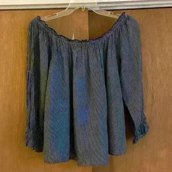 American Eagle Outfitters Tops - American Eagle shirt Women’s